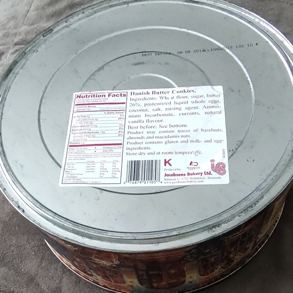 SOLD Jacobsen Bakery EMPTY cookietin featurescharming townscenewithgirls jumping - Picture 5 of 12